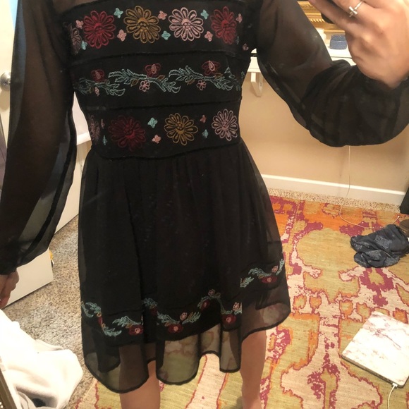 Black dress - Picture 2 of 4